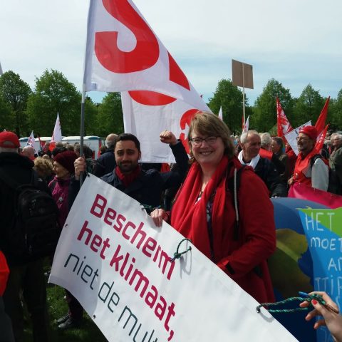 Anne-Marie Mineur en Mahir Alkaya op de FNV demonstratie, 1 mei 2018 (Foto: SP)