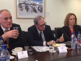 Tiny Kox n gesprek in Jerusalem met Israëlische Knesset-delegatie Raad van Europa
