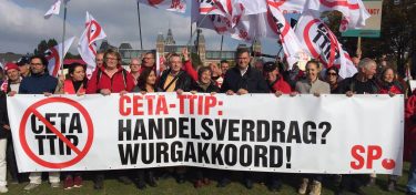 achtduizend mensen demonstreren tegen CETA en TTIP op het Museumplein